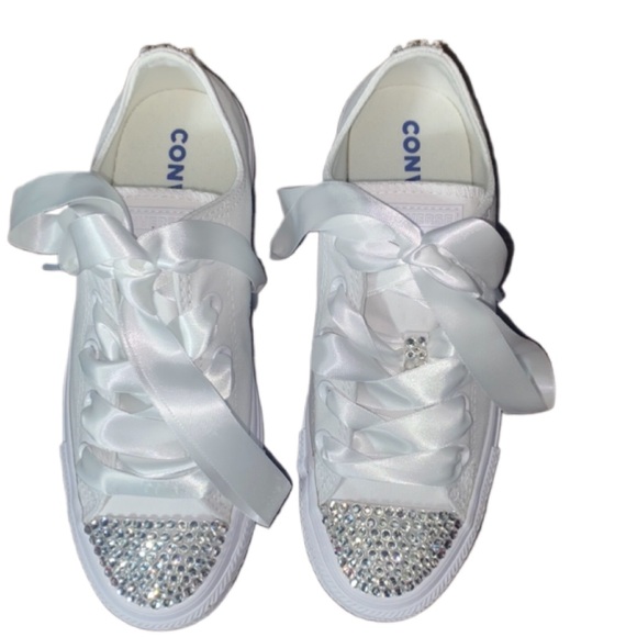 Crystal & Charms Low Top Converse Sizes 5-14 New In Box With Ribbon Laces - Picture 1 of 13